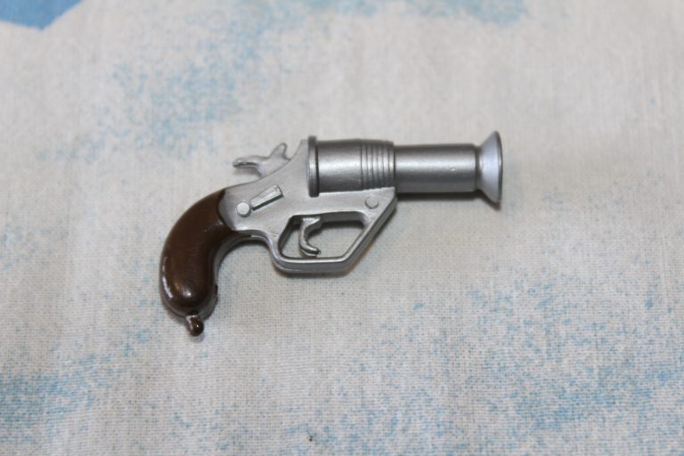 Vintage Action Man Dark Handle Flare Gun 1/6th scale 