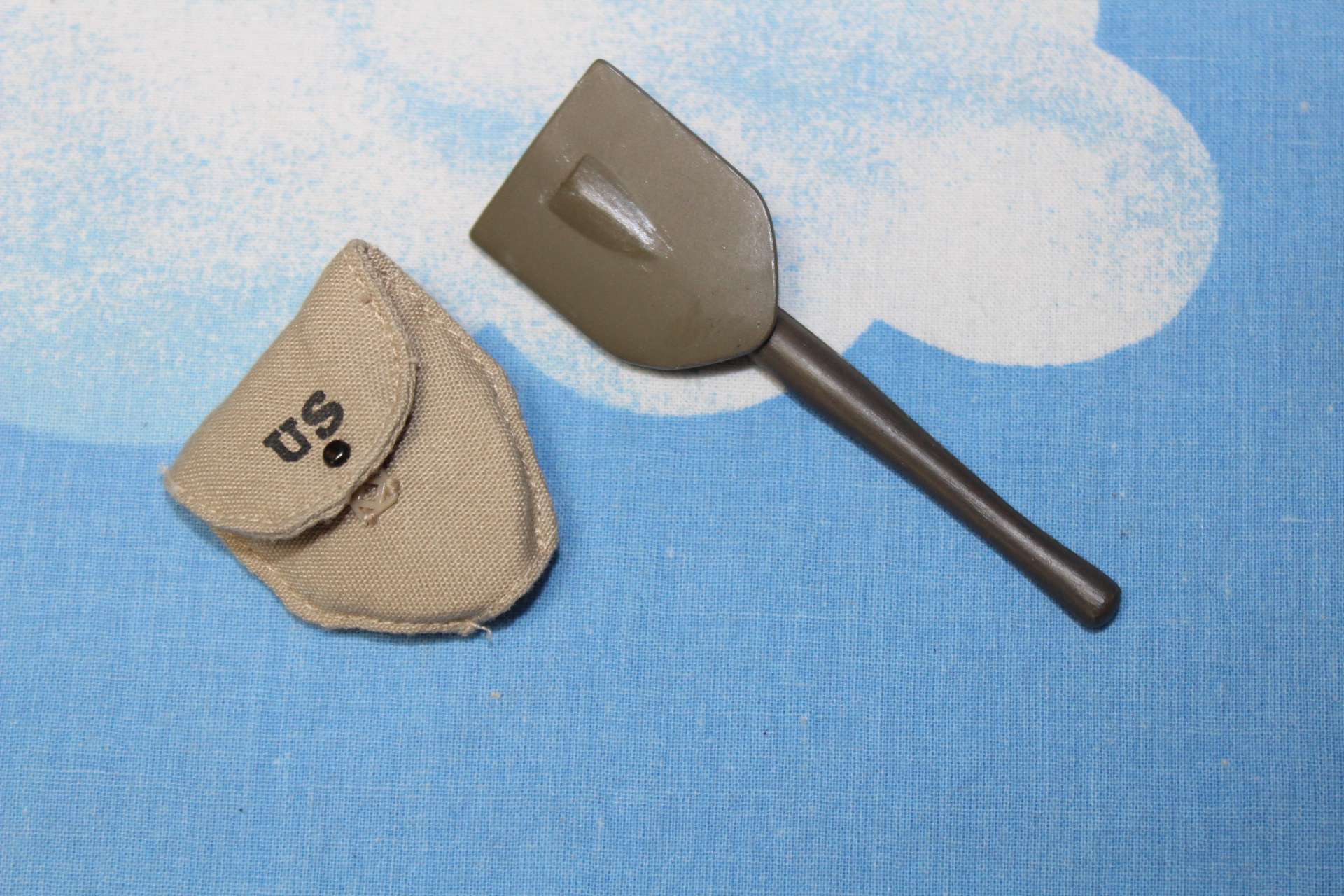 Cotswold Collectables 1/6 Scale WW2 U.S Etool & Cover CB5162W CB